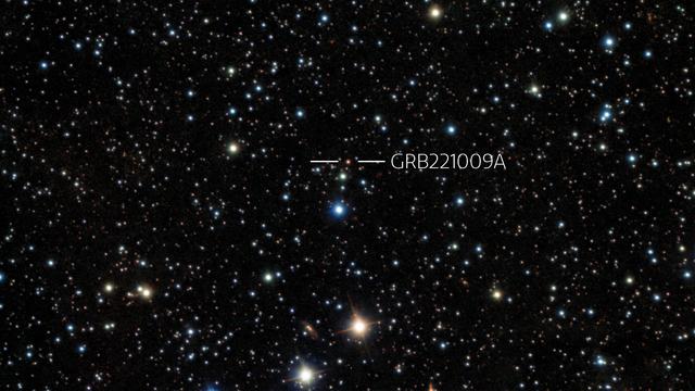 Le flash record de rayons gamma produit par GRB221009A saisi au matin du 14 octobre 2022 par le télescope de l'observatoire Gemini Sud, au Chili. [Image processing: T.A. Rector (University of Alaska Anchorage/NSF's NOIRLab), M. Zamani & D. de Martin (NSF's NOIRLab) - International Gemini Observatory/NOIRLab/NSF/AURA/B. O'Connor (UMD/GWU) & J. Rastinejad & W Fong (Northwestern Univ)]