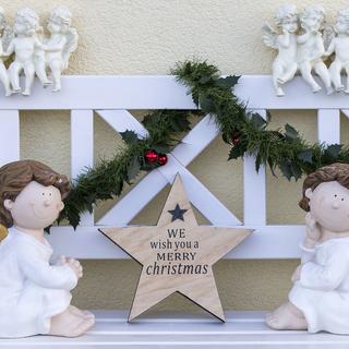 Une étoile porte un message de joyeux Noël. [Keystone - Patrick B. Kraemer]