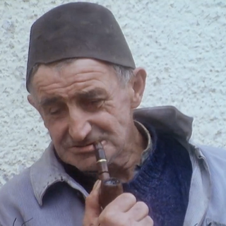 L'agriculteur Urbain Berberat à Lajoux en 1974, dans l'émission "Un jour une heure". [RTS]