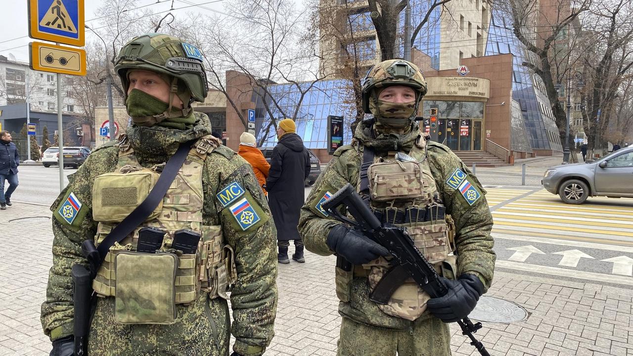 Les émeutes qui ont éclaté au Kazakhstan ont poussé au déploiement d'une force militaire régionale pilotée par la Russie. [afp - Russian Defense Ministry Press Service]