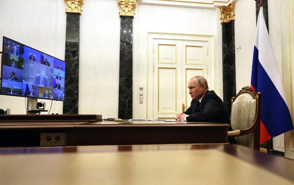 Le président Vladimir Poutine lors d'une réunion le 10 mars 2022 avec les membres du gouvernement russe, par téléconférence à Moscou. [AFP - Mikhail Klimentyev / SPUTNIK]