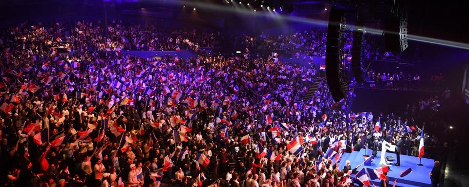 Media pundit and "Reconquete" party presidential candidate Eric Zemmour (R) delivers a speech during his meeting at the Palais des Sports in Paris, on April 7, 2022, as part of the political campaign, a few days before the first round of France's presidential election. [AFP - Bertrand Guay]