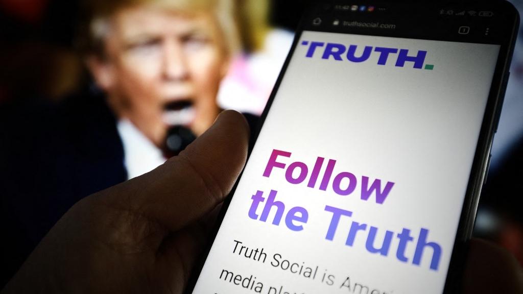 Le réseau Truth Social de Donald Trump additionne les problèmes [NurPhoto via AFP]