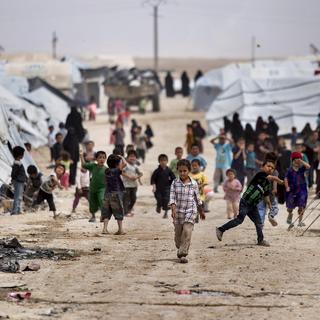 Des enfants et leurs mères réfugiés dans le camp d'Al-Hol en Syrie. [Keystone/AP Photo - Baderkhan Ahmad]