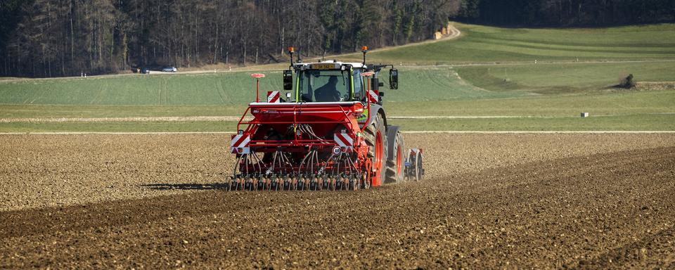 Un tracteur dans le canton de Thurgovie. [Keystone - Christian Beutler]