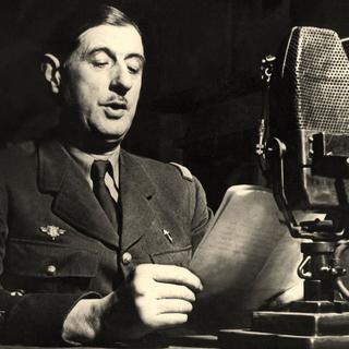 Le 18 juin 1940, le général de Gaule lance sur les ondes de la BBC un appel à refuser l'armistice franco-allemand et à poursuivre le combat. La discipline est la force principale des armées, même lorsqu'on leur ordonne de désobéir.