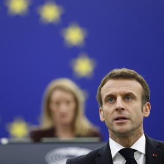 Le président français Emmanuel Macron prononce un discours, au Parlement européen, mercredi 19 janvier 2022 à Strasbourg, dans l'est de la France. [AP Photo/KEYSTONE - Jean-Francois Badias]