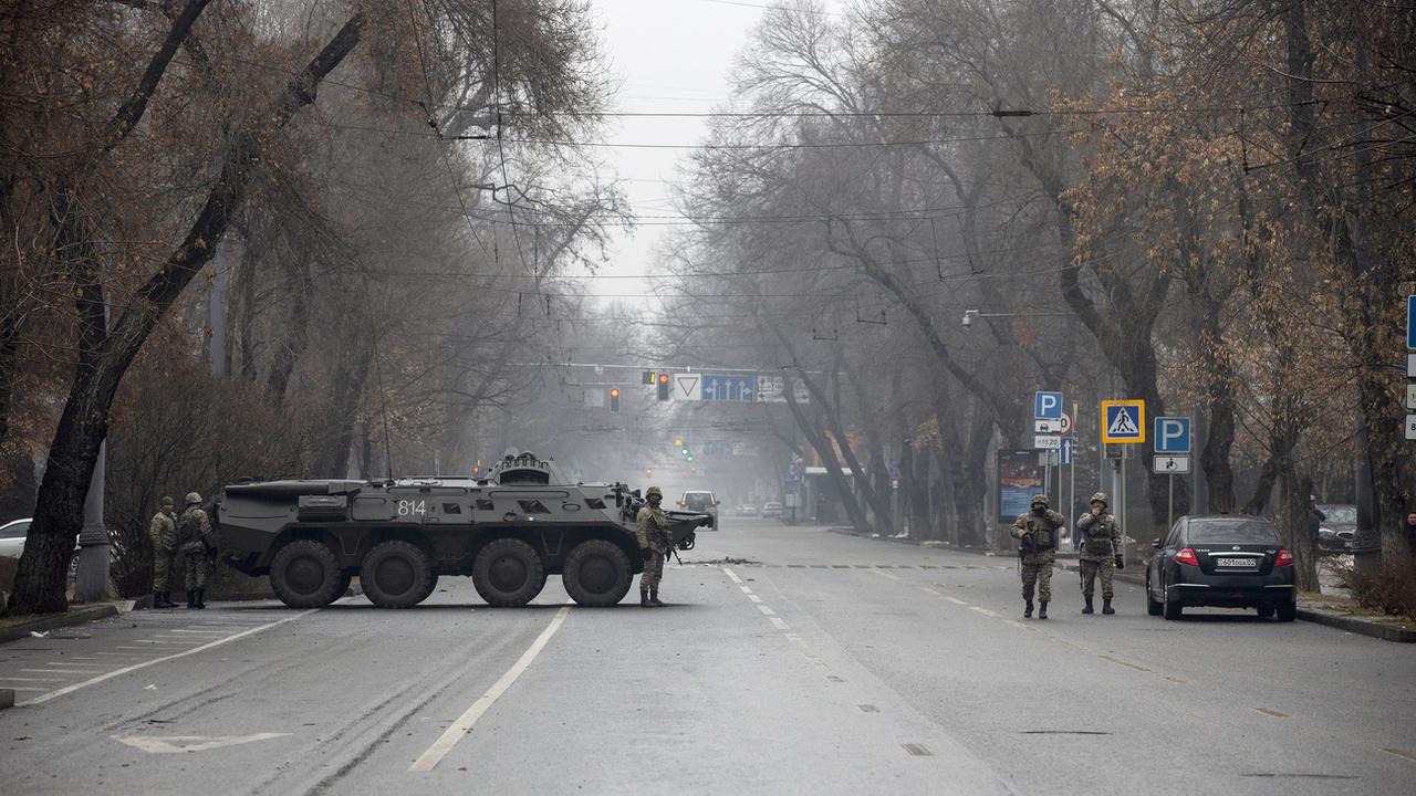 Les émeutes au Kazakhstan ont causé la mort de près de 50 personnes. [Keystone/AP - Vasily Krestyaninov]