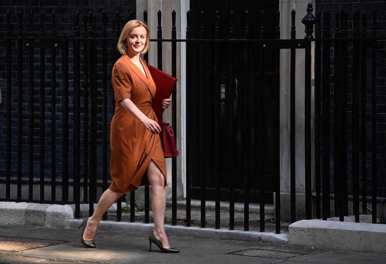 Liz Truss se rend au 10 Downing Streeet. [Keystone - EPA/Neil Hall]