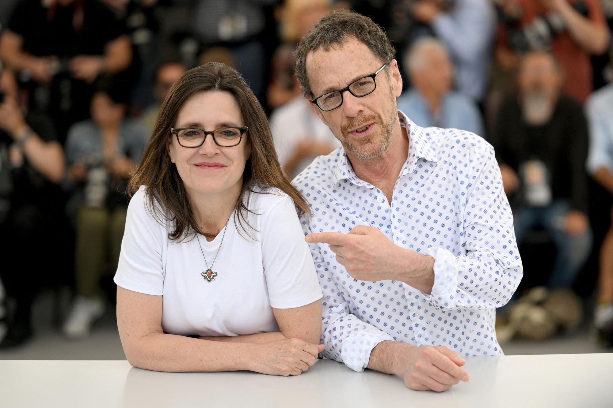 Le réalisateur Ethan Coen et sa femme Tricia Cooke présentent "Jerry Lee Lewis: Trouble In Mind" à Cannes. [Full Picture Agency via AFP - JB Lacroix]