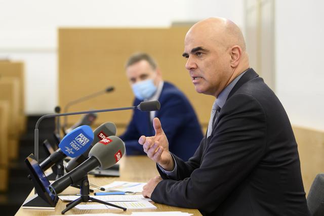 Alain Berset devant les médias à Aarau. [Keystone - Anthony Anex]