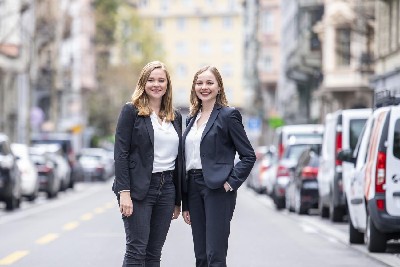 Valérie et Laura Dittli siègent toutes deux dans un gouvernement cantonal, une première dans l'histoire politique suisse. [Keystone - Urs Flueeler]