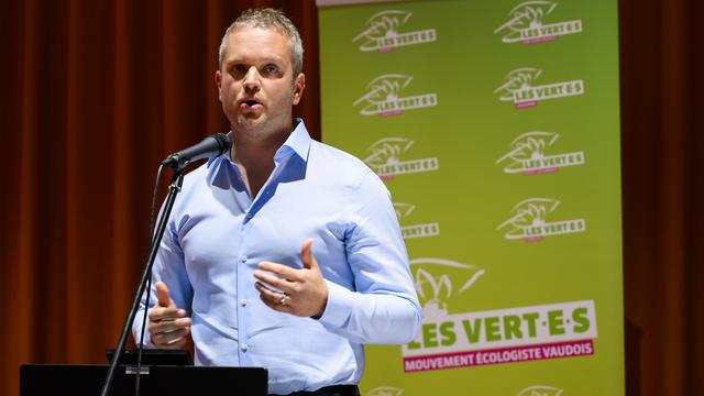 Raphaël Mahaim lors de l'assemblée des Verts vaudois à Renens, 12.11.2022. [Keystone - Jean-Christophe Bott]