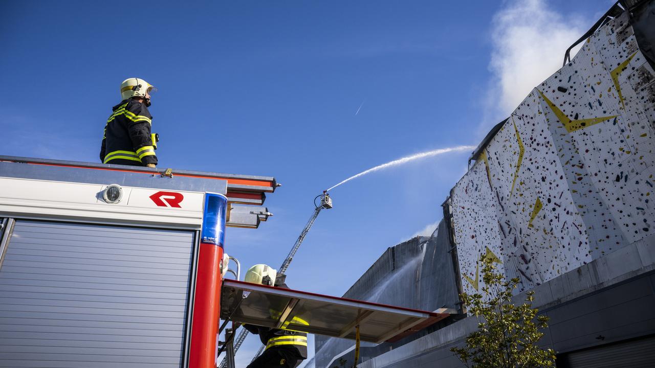 La salle d'escalade de Meyrin-Satigny (GE) ravagée par un incendie devrait rouvrir à l'automne 2023. [Keystone - Martial Trezzini]