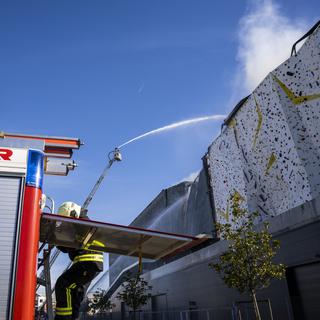 La salle d'escalade de Meyrin-Satigny (GE) ravagée par un incendie devrait rouvrir à l'automne 2023. [Keystone - Martial Trezzini]