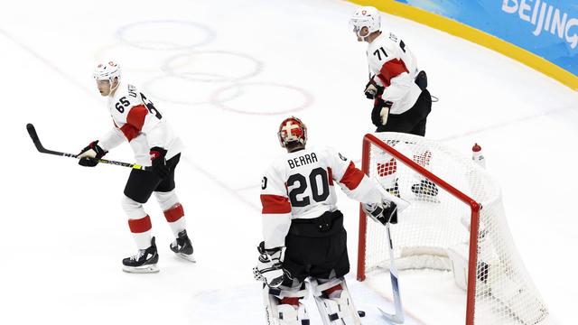 Reto Berra n'a capitulé qu'à une reprise face aux joueurs du Comité olympique russe. [Keystone - Salvatore Di Nolfi]