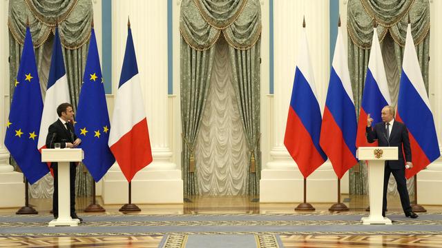 Emmanuel Macron et Vladimir Poutine ont discuté pendant 5 heures à Moscou. [Keystone - AP Photo/Thibault Camus, Pool]