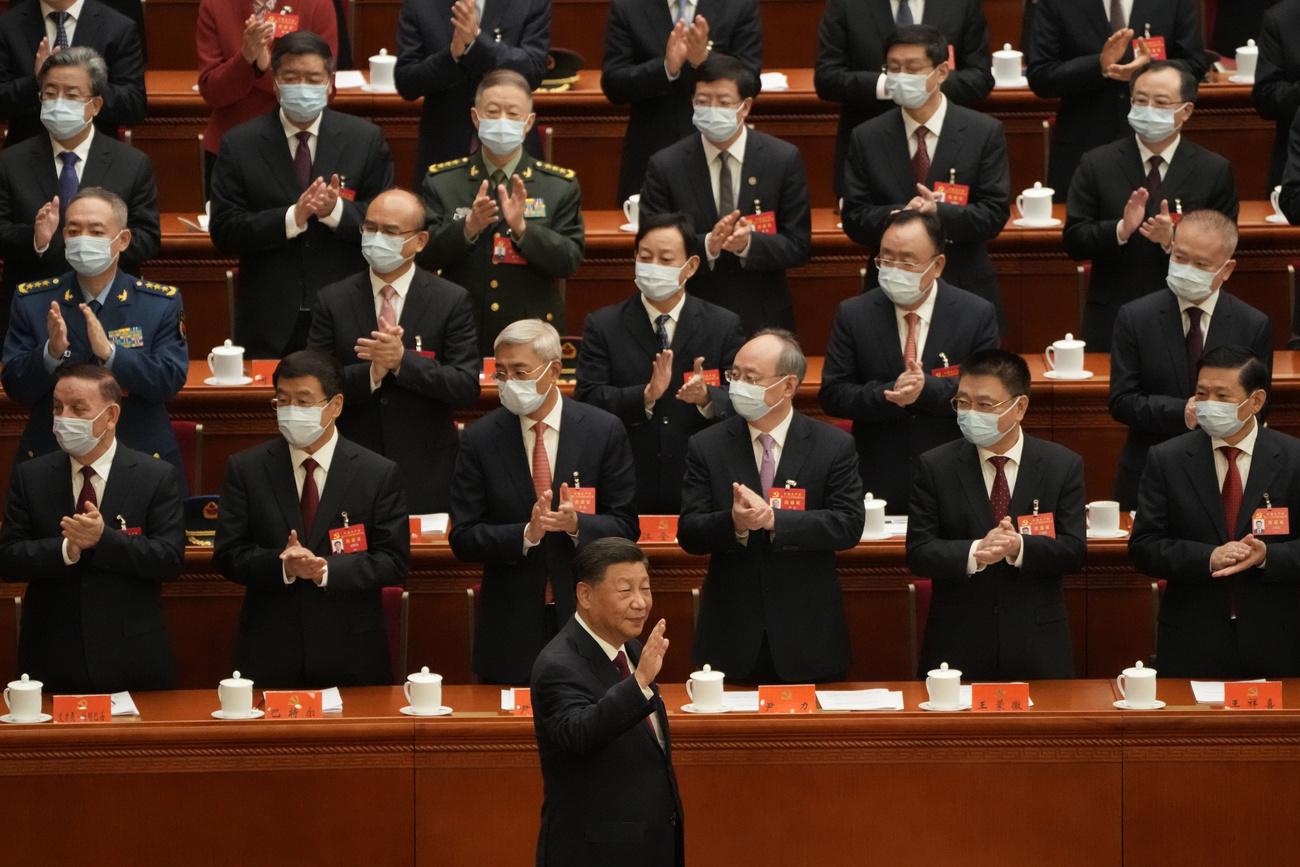 Xi Jinping est arrivé à la tribune sous les applaudissements. [Keystone - AP Photo/Mark Schiefelbein]