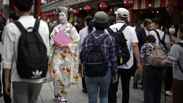 Aucun touriste étranger n'avait foulé le sol japonais depuis près de deux ans. [AP Photo - Eugene Hoshiko - Keystone]