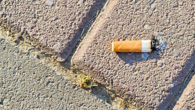 Un mégot de cigarette au sol. [Depositphotos - Wavebreakmedia]
