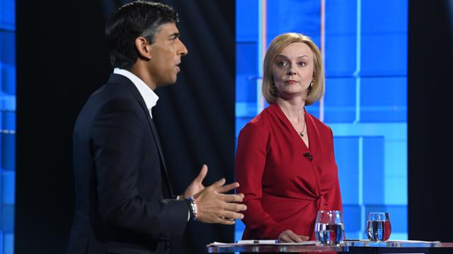 Rishi Sunak et Liz Truss lors d'un débat. [Keystone - EPA/Jonathan Hordle]