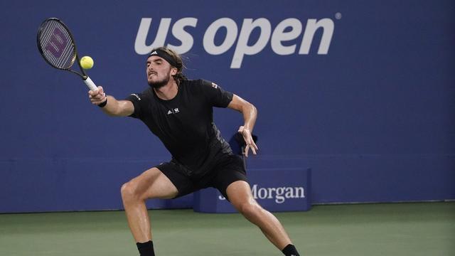 Stefanos Tsitsipas dans le dur; le Grec a vécu un cauchemar au 1er tour. [AP - Julia Nikhinson]