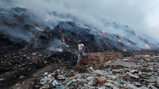 Un incendie d'ordures à New Dehli [Reuters - Adnan Abidi]