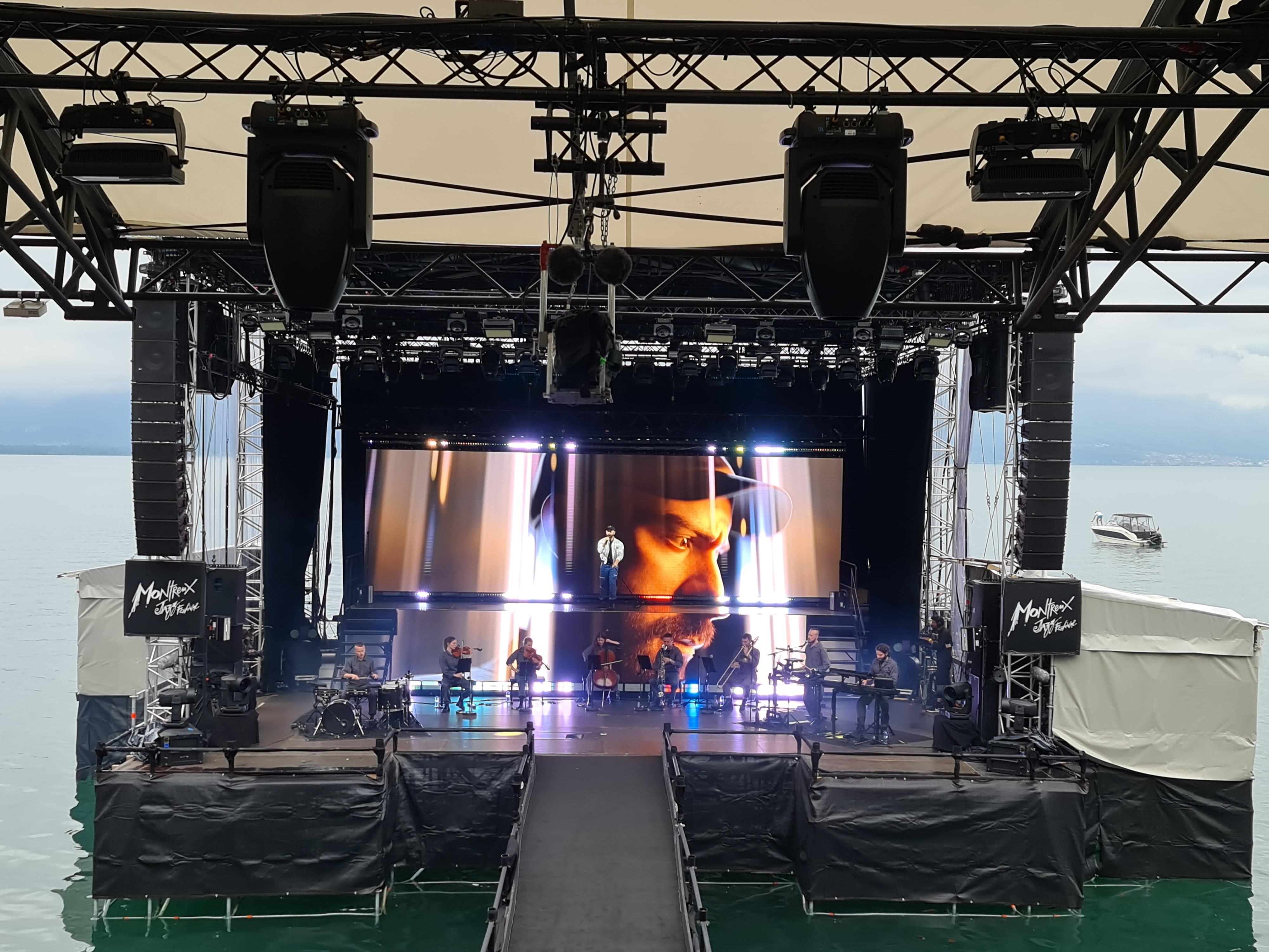 L'artiste français Woodkid sur la Scène du lac du Montreux Jazz Festival, le 3 juillet 2021. [RTS - VALENTIN JORDIL]