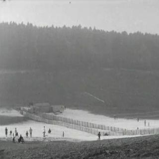 De la neige artificielle au Chalet-à-Gobet en 1964. [RTS]