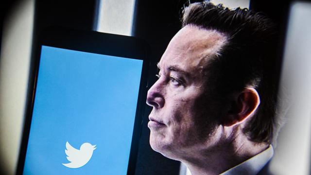 L'homme d'affaire Elon Musk pourrait racheter le réseau social Twitter pour 43 milliards de dollars. [AFP - Adrien Fillon / Hans Lucas]