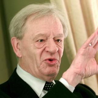 Jean-François Bergier, président de la commission indépendante d'experts "Suisse Seconde Guerre Mondiale" le 18 janvier 2000. [Keystone - Laurent Gillieron]