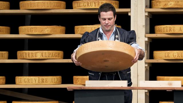 Les Américains pourront produire du gruyère, au grand dam des producteurs suisses. [KEYSTONE - Jean-Christophe Bott]