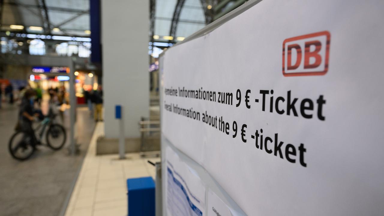 Le ticket de train à 9 euros est arrivé à échéance en Allemagne. [Keystone/DPA - Robert Michael]