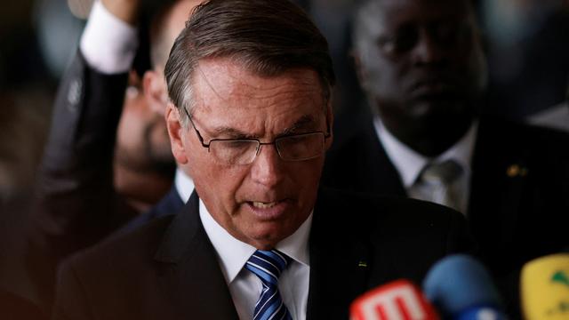 Jair Bolsonaro le 1er novembre 2022 en conférence de presse. Il dit s'engager à "respecter la Constitution" après sa défaite. [REUTERS - Adriano Machado]