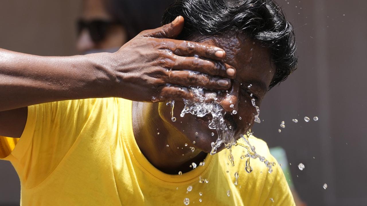 Une vague de chaleur record s'est abattue sur l'Inde et le Pakistan, provoquant des coupures d'électricité et des pénuries d'eau pour des millions d'habitants. [Keystone - Rajanish kakade]