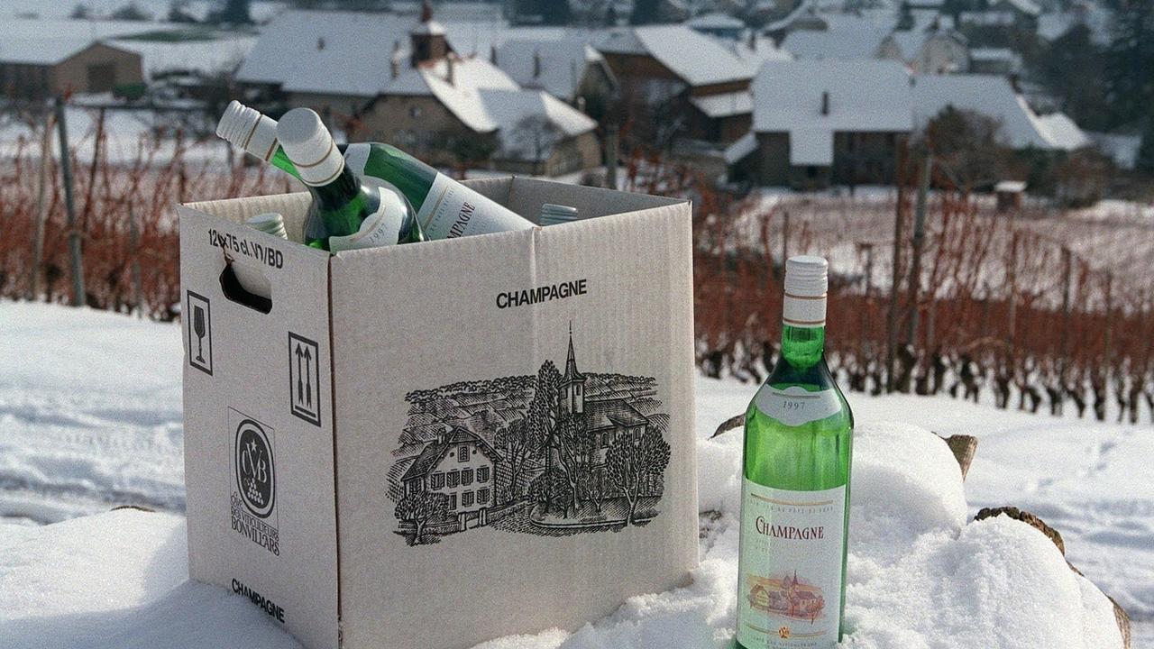 Du vin de la commune de Champagne (VD) photographié avant l'interdiction en 1998. [Keystone - Fabrice Coffrini]