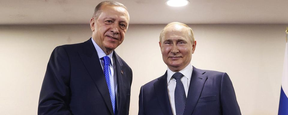 Le président russe Vladimir Poutine reçoit son homologue turc Recep Tayyip Erdoğan à Sotchi. [Keystone - AP Turkish Presidency]