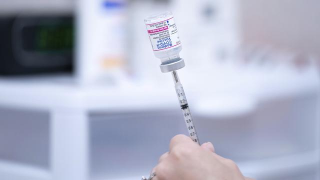 Pas de rappel généralisé avant l'automne pour le vaccin anti-Covid, dit l'OFSP. [Keystone - Sean Rayford]