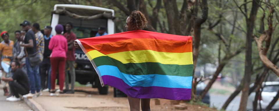 Un manifestant kenyan demandant la protection de requérants d'asile LGBT+. [EPA/Keystone - Daniel Irungu]