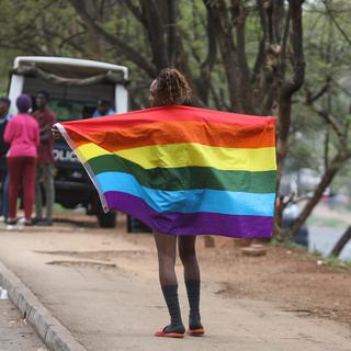 Un manifestant kenyan demandant la protection de requérants d'asile LGBT+. [EPA/Keystone - Daniel Irungu]