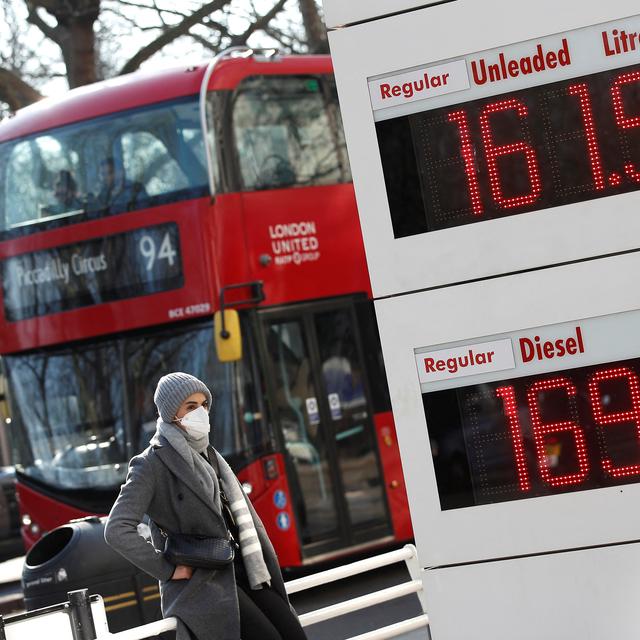 Portée par le coût de l'énergie qui explose, l'inflation pèse tout particulièrement sur les Britanniques. [Reuters - Peter Nicholls]