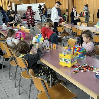 Une quarantaine de réfugiés ukrainiens ont été accueillis à Alle (JU), 09.03.2022. [RTS - Cédric Adrover]