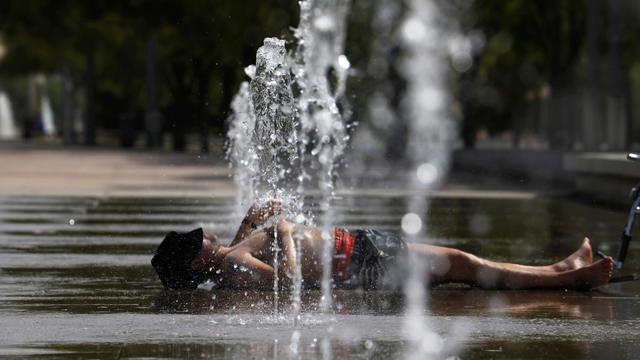 La canicule coûte cher à l'économie, montre une étude. [Keystone/EPA - Salas]