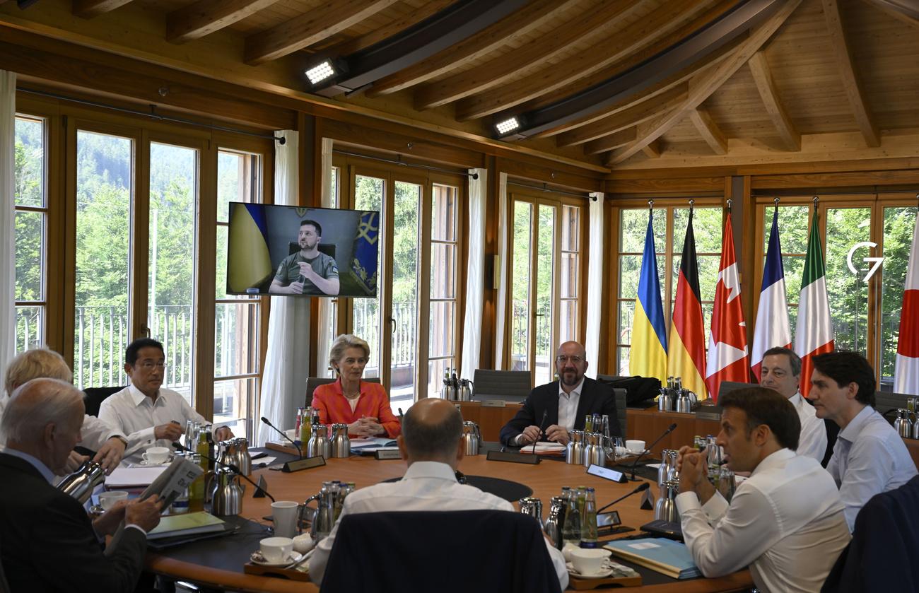 Volodymyr Zelensky s'est adressé au G7 via vidéoconférence. [Keystone - Tobias Schwarz/Pool Photo via AP]