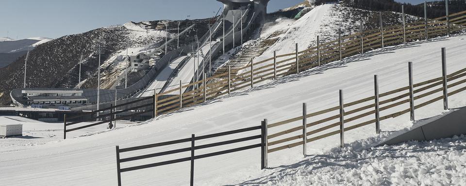 La rampe de saut à ski à Zhangjiakou a été pensée pour avoir un impact minimal sur l'environnement. Avec succès ? [AFP - Laurence Chellali]