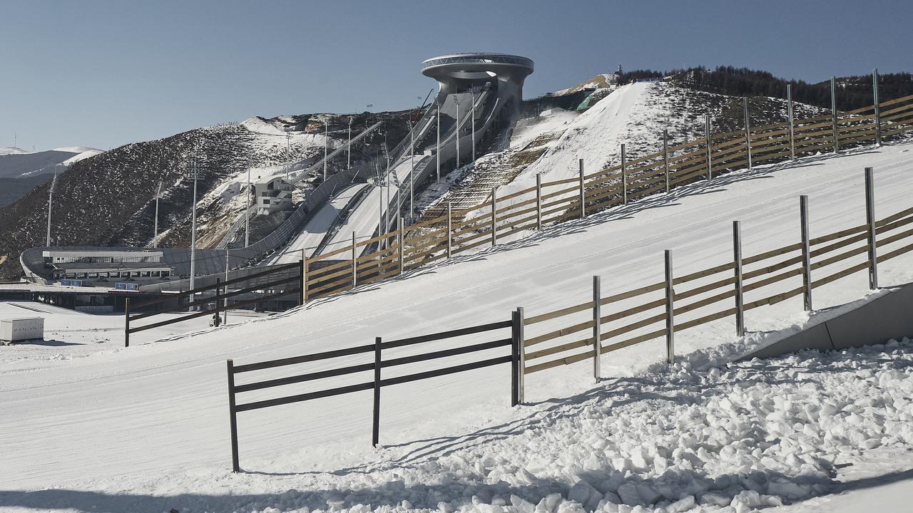 La rampe de saut à ski à Zhangjiakou a été pensée pour avoir un impact minimal sur l'environnement. Avec succès ? [AFP - Laurence Chellali]
