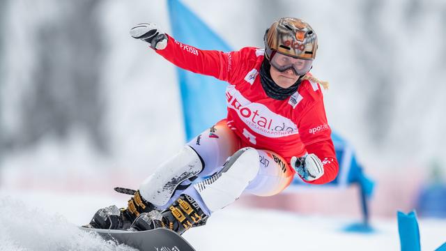 Julie Zogg a débuté sa saison de slalom parallèle par une 2e place à Winterberg. [Marius Becker]