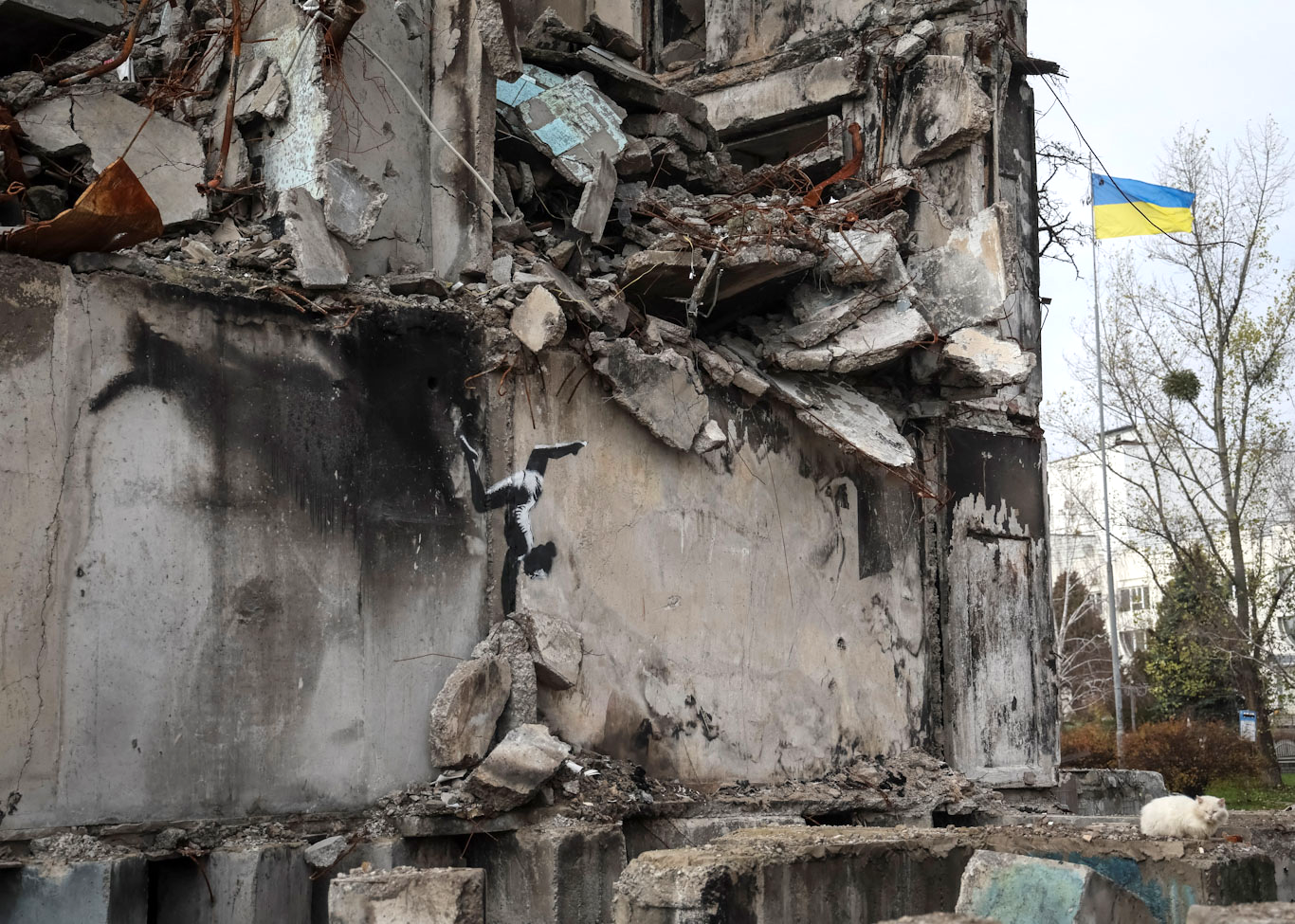 L'une des oeuvres laissées sur des murs bombardés de Borodianka, en Ukraine. [Reuters - Gleb Garanich]