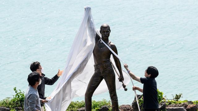 Après Montreux, la Corée du Sud dispose aussi d'une statue de Freddie Mercury. [AFP - ANTHONY WALLACE]