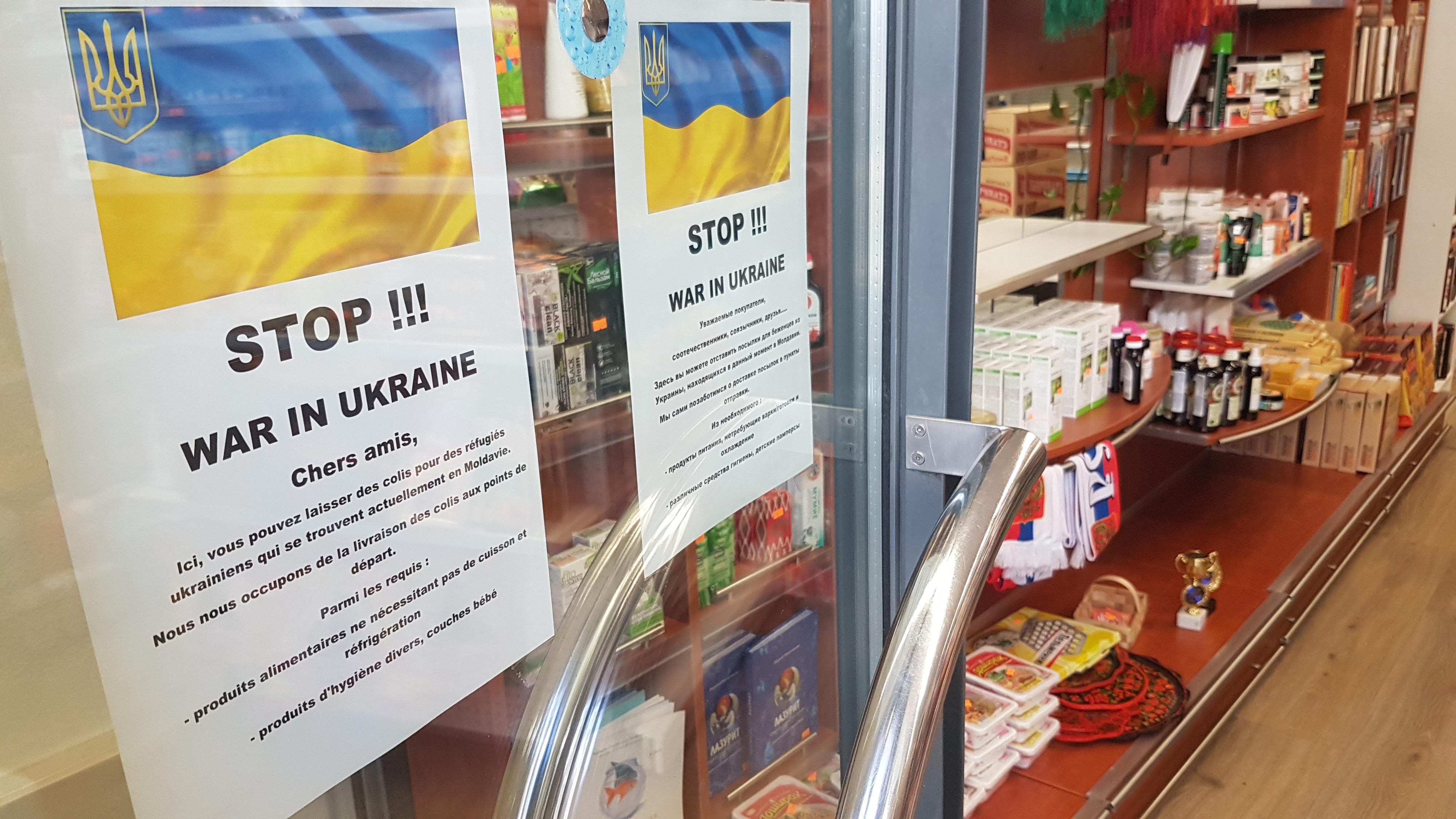 A Lausanne, la boutique de produits russes Doushka a organisé une collecte pour les personnes ayant dû fuir l'Ukraine. [RTS - Katia Bitsch & Guillaume Rey]
